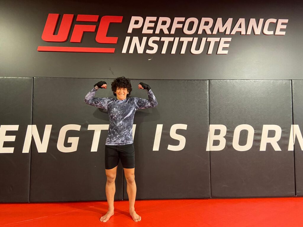 Virna Jandiroba busca terceira vitória no UFC e mira cinturão