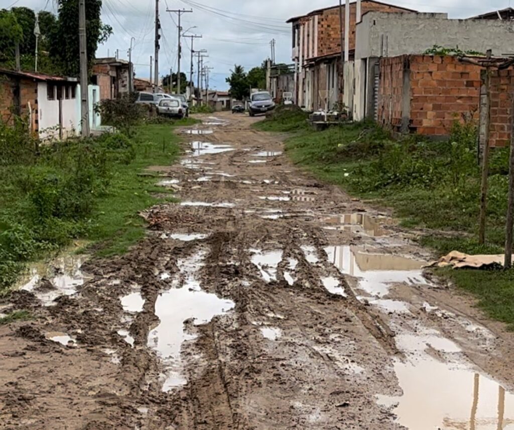 Moradores da Rua Almirante Barroso, na Gabriela, clamam por socorro diante de realidade dramática