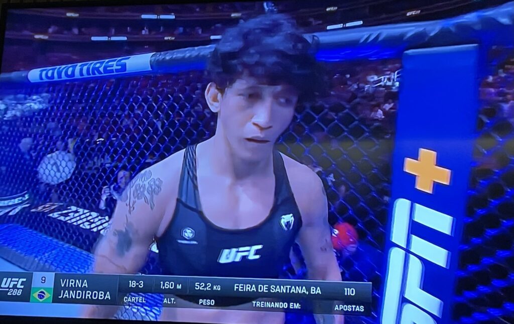 Com show de Jiu-Jitsu, Virna Jandiroba vence mais uma no UFC se aproxima da disputado cinturão