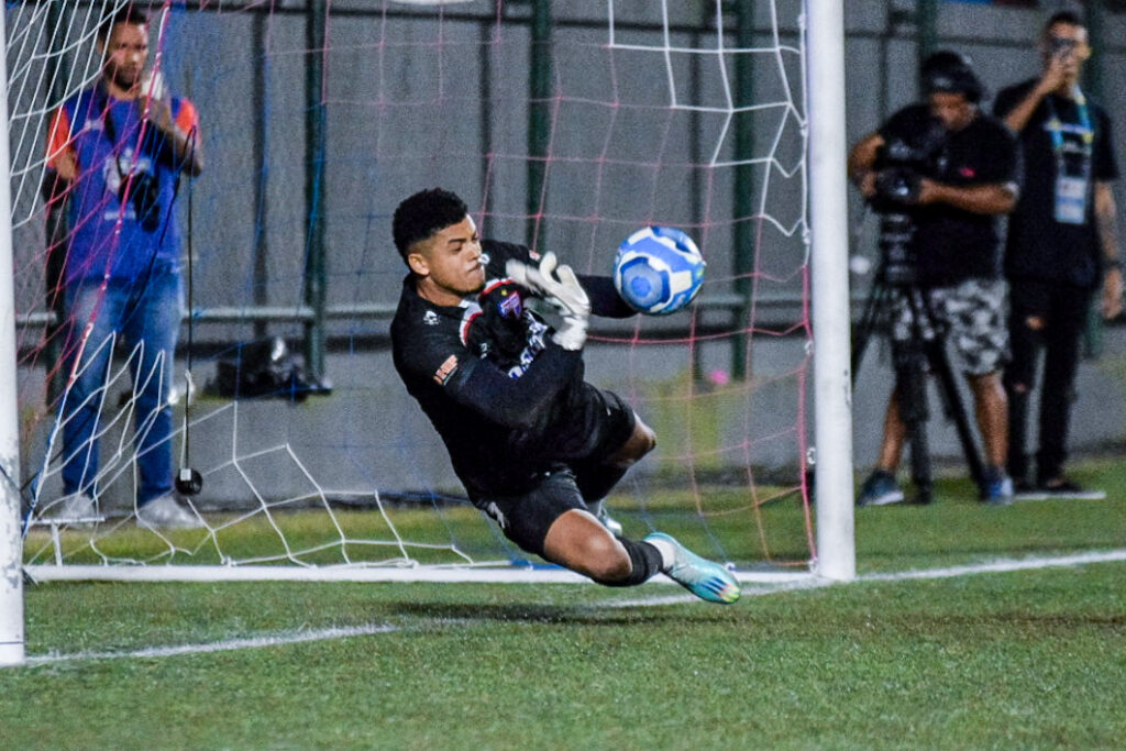 Em jogo emocionante, Bahia de Feira vence nos pênaltis e avança na Série D