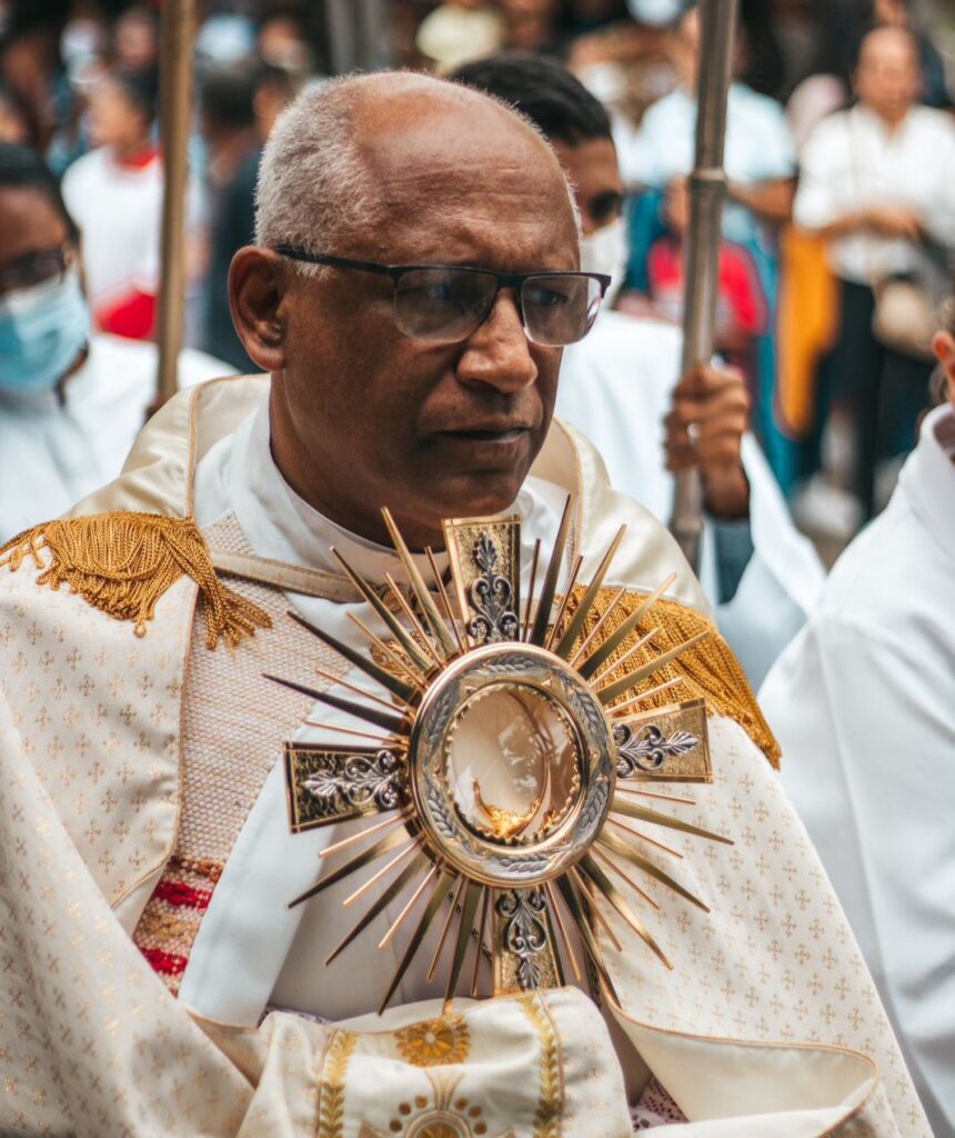 Solenidade de Corpus Christi terá missa e procissão pelas ruas do centro de Feira