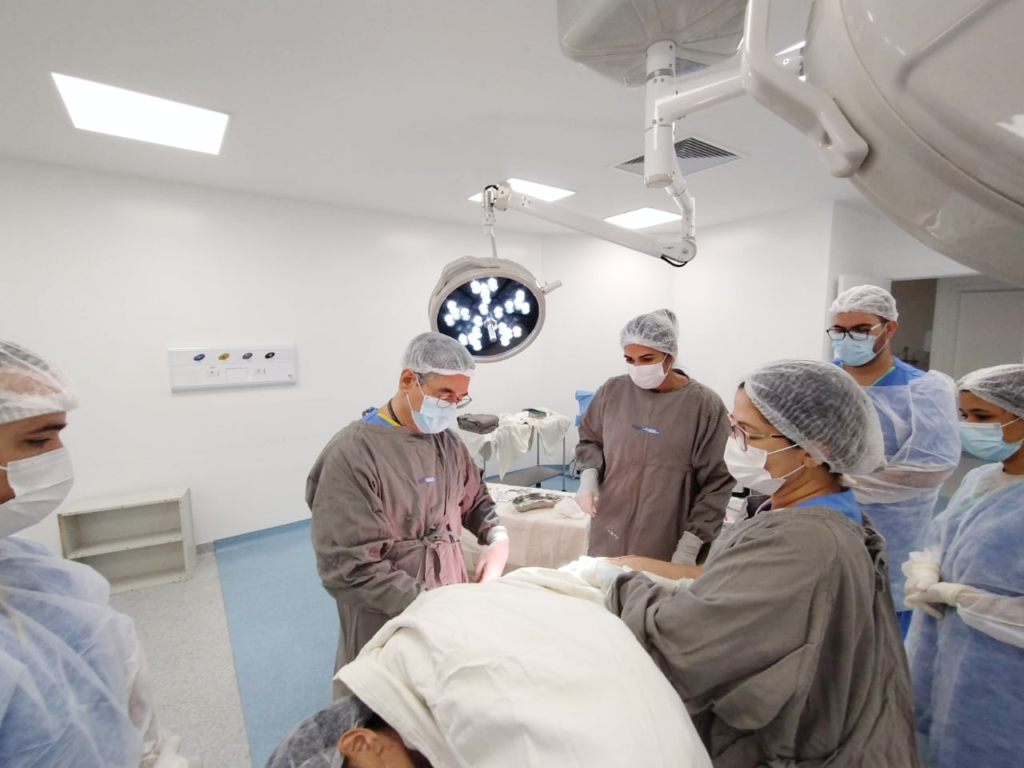Primeiro transplante de pele do interior da Bahia é realizado no Hospital Clériston Andrade, em Feira de Santana