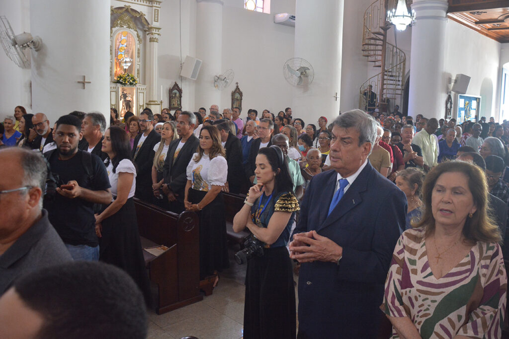 Católicos de Feira de Santana celebram a padroeira Senhora Santana