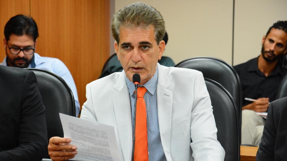 Deputado se posiciona contra renovação automática de concessão da Coelba