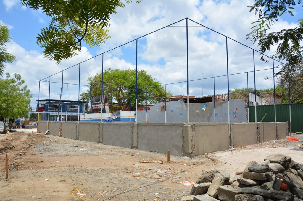 Prefeitura de Feira constrói quadra pública de beach tennis na avenida Fraga Maia