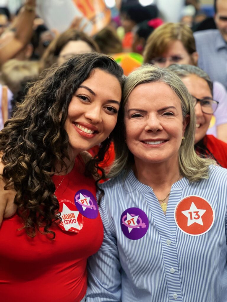 Candidata a vereadora de Feira de Santana recebe apoio de Gleisi Hoffmann, presidente do PT nacional.