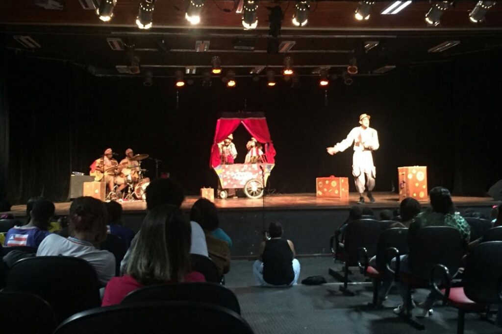 Teatro Margarida Ribeiro recebe Festival Nacional de Teatro Infantil