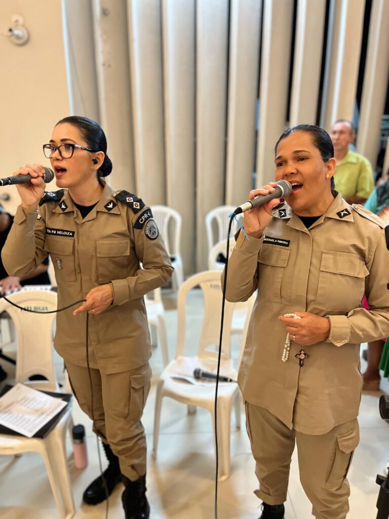 Policiais militares se apresentam durante missa em Feira de Santana e emocionam fiéis