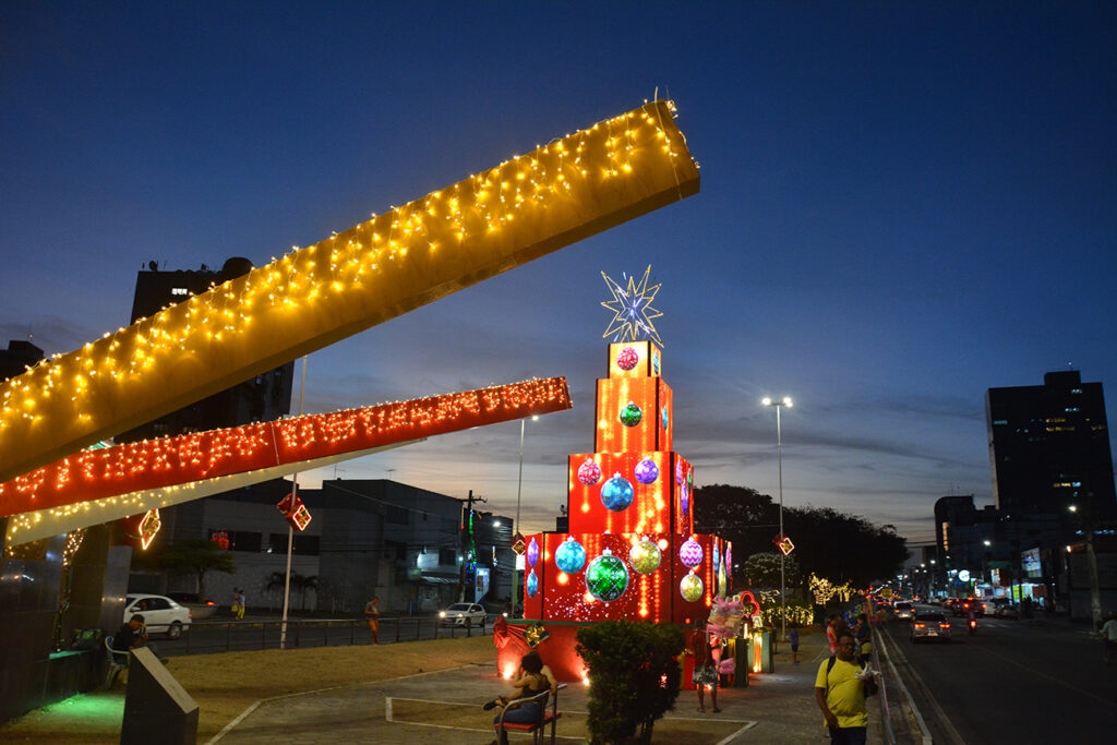 Prefeitura de Feira de Santana atrasa licitação da decoração do Natal 2024 e marca pregão eletrônico para 6 de dezembro