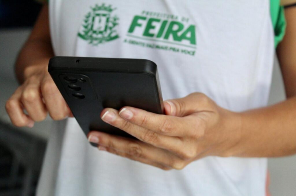 Celulares passam a ser proibidos em escolas de Feira de Santana a partir da semana que vem