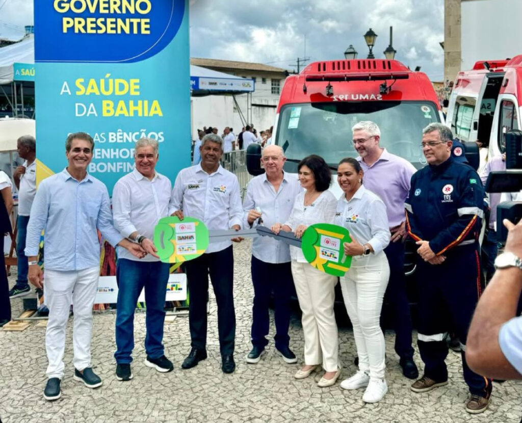 José Ronaldo participa de entrega de ambulâncias para o SAMU de Feira, ao lado de Jerônimo e Zé Neto